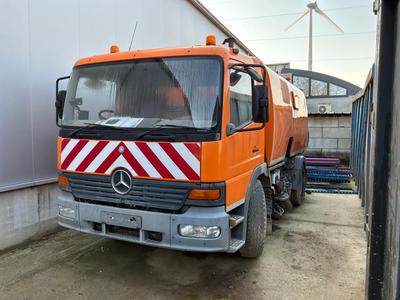 Imagen general de 2003 Mercedes 1518L Camión barredor