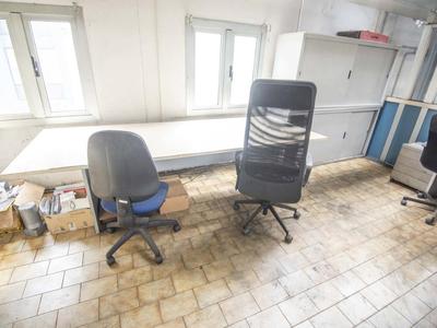 Overzichtsfoto van Office furniture and accessories (PP249A)