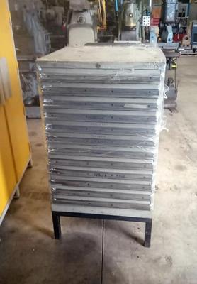 Immagine panoramica di CHEST OF DRAWERS