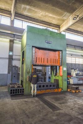 Overzichtsfoto van MOSSINI PO/2M 400 HYDR. PRESS 400T