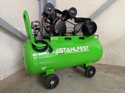 Overview picture of Stahlfest 100 liter V-twin piston compressor