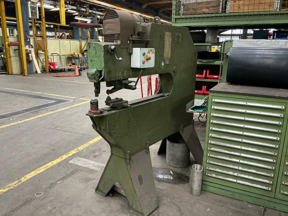 Trumpf TAS 81 c-frame nibbelmachine