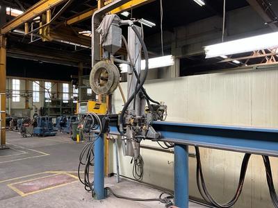 Overzichtsfoto van Kolom- en gieklasmachine