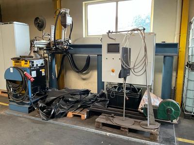 Overzichtsfoto van Kolom- en gieklasmachine