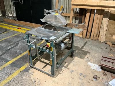 Overzichtsfoto van Gjerde 1603 verrijdbare cirkelzaagtafel