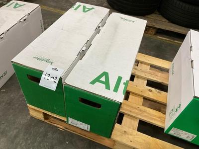 Overview picture of Schneider Electric ATV630D18N4 Frequentieregelaar (2x)