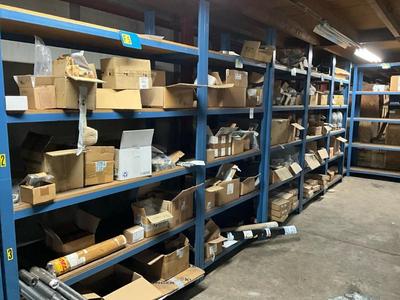 Overzichtsfoto van Diverse bevestigingsmaterialen en reserveonderdelen