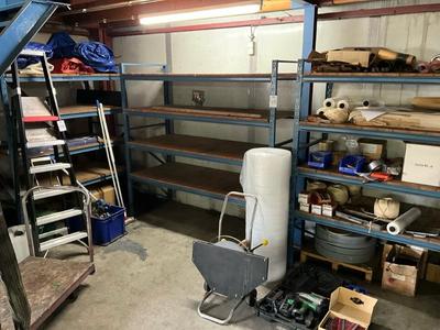 Overzichtsfoto van Diverse gereedschappen en garagetoebehoren