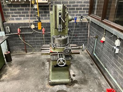 Översiktsbild av Combination P | Cincinnati M27 vertical pitch bench with accessories (50, 194-195)