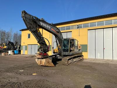 Overzichtsfoto van 2014 Volvo EC 220Dl graafmachine
