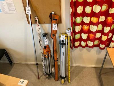 Overzichtsfoto van statieven en meten (6x)