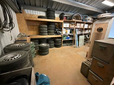 Overzichtsfoto van Wielen, banden & divers constructiemateriaal