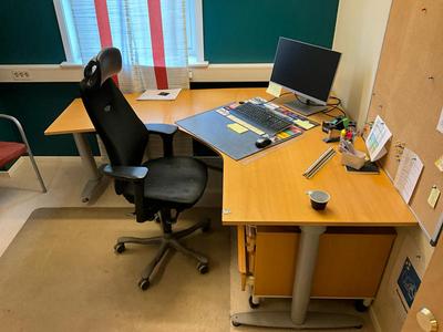 Overzichtsfoto van compleet kantoor