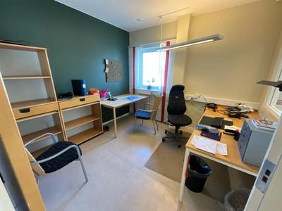 Overzichtsfoto van compleet kantoor