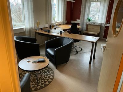 Overzichtsfoto van compleet kantoor