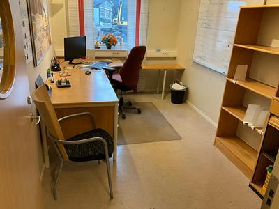 Overzichtsfoto van compleet kantoor