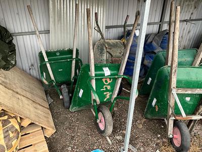 Overview picture of wheelbarrows (3x)