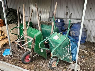 Overview picture of wheelbarrows (3x)