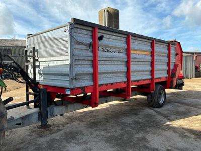 Overview picture of 2012 Schouten Quickfeed VDW 130A feed mixer.