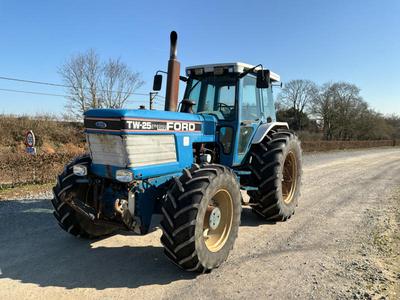 Overview picture of 1986 Ford TW-25 Agricultural Tractor