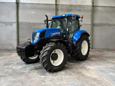 Overzichtsfoto van 2014 New Holland T7.185 4-wiel aangedreven landbouwtractor