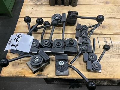 Overzichtsfoto van Halder diverse opspan klemmen (15x)