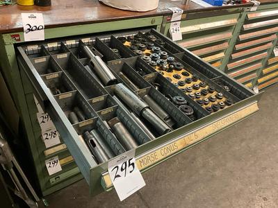 Imagen general de varios portabrocas, portabrocas sin llave y fresas