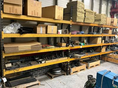 Photo d'aperçu de divers accessoires et pièces de machines