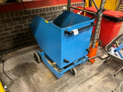 Imagen general de recipiente basculante con virutas de latón