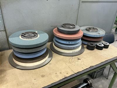 Übersichtsbild von Schleifen von Steinen