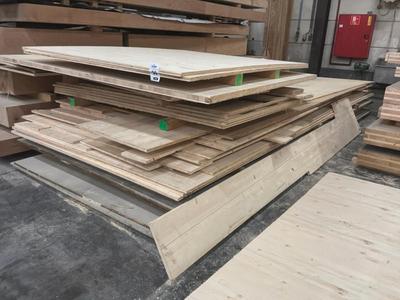 Übersichtsbild von Brettsperrholzpartie diverses Plattenmaterial