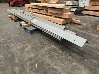 Übersichtsbild von Stapel von Eckprofilen