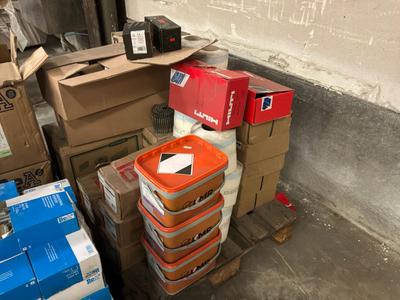 Overview picture of batch of various fasteners