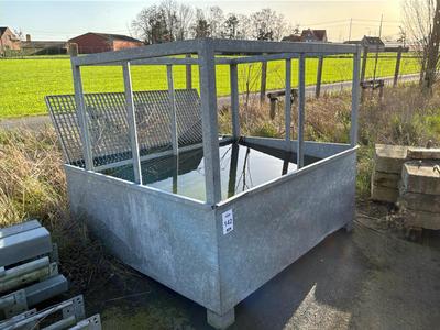 Overview picture of Galvanized drip tray