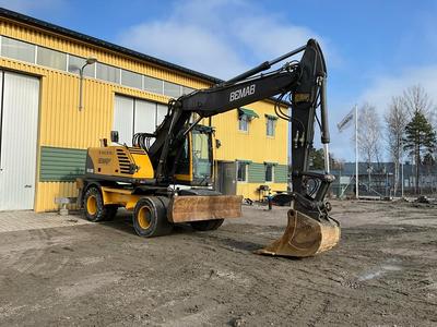 Overzichtsfoto van A | Combinatie 2006 Volvo EW160B wielgraafmachine met uitrustingsstukken (4, 40)