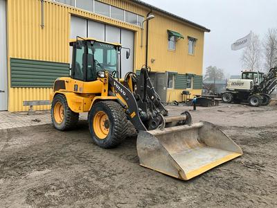Overzichtsfoto van B | Combinatie 2018 Volvo L35G wiellader met aanbouwdelen (8, 32, 36, 38)