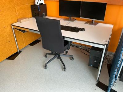 Overview picture of USM Haller Desk setup