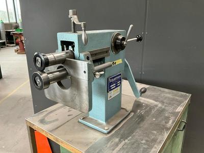 Overzichtsfoto van Schwartmanns D-5047 manual bordering machine