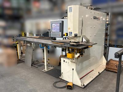 Översiktsbild av 2016 Geka Puma 110 SD stans- och skärmaskin med flera användningsområden