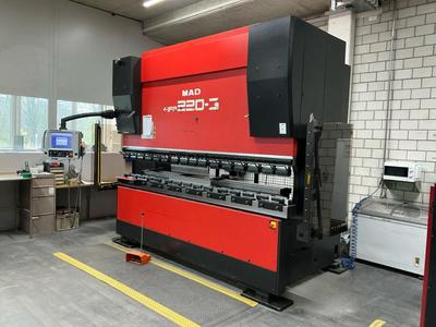 Imagen general de 2006 Amada HFP 220-3 press brake