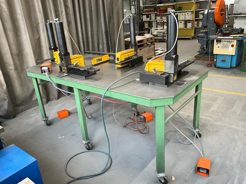 Raskin mobile punching table