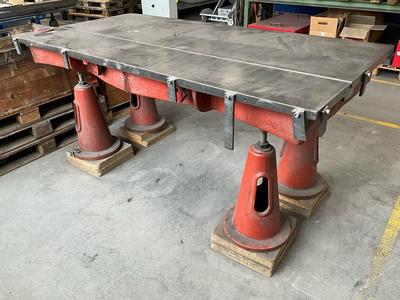 Overview picture of welding table