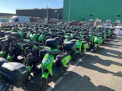 Immagine panoramica di Super Soco CUx e-scooter (50x)