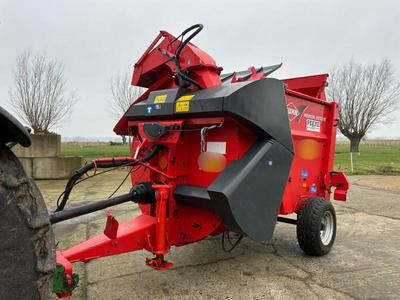 Immagine panoramica di 2011 Kuhn Primor 3570M Soffiatore di paglia trainato