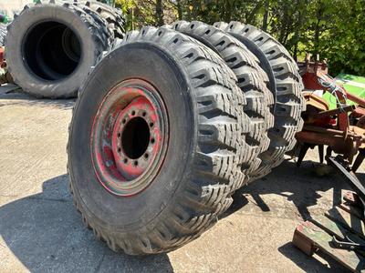 Overview picture of Hammesfahr tractor tire on rim (3x)