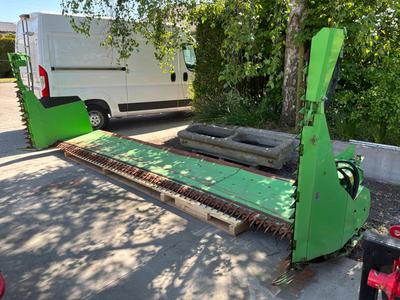 Overview picture of Deutz Fahr rapeseed cutterbar