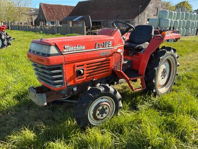 Overview picture of Kubota L1-195 four-wheel drive mini tractor