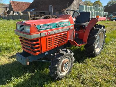 Overview picture of Kubota Sunshine ZL1-205 four-wheel drive mini tractor