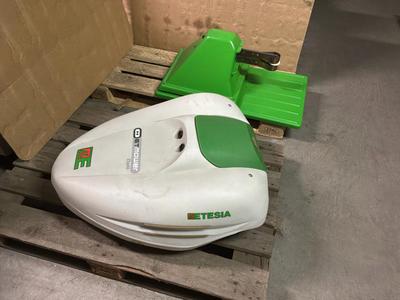 Overzichtsfoto van 2011 Etesia ETM 44 grasrobot