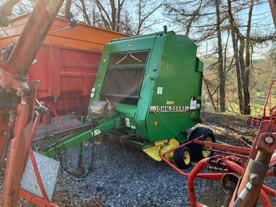 Overview picture of 1998 John Deere 580 Round Baler